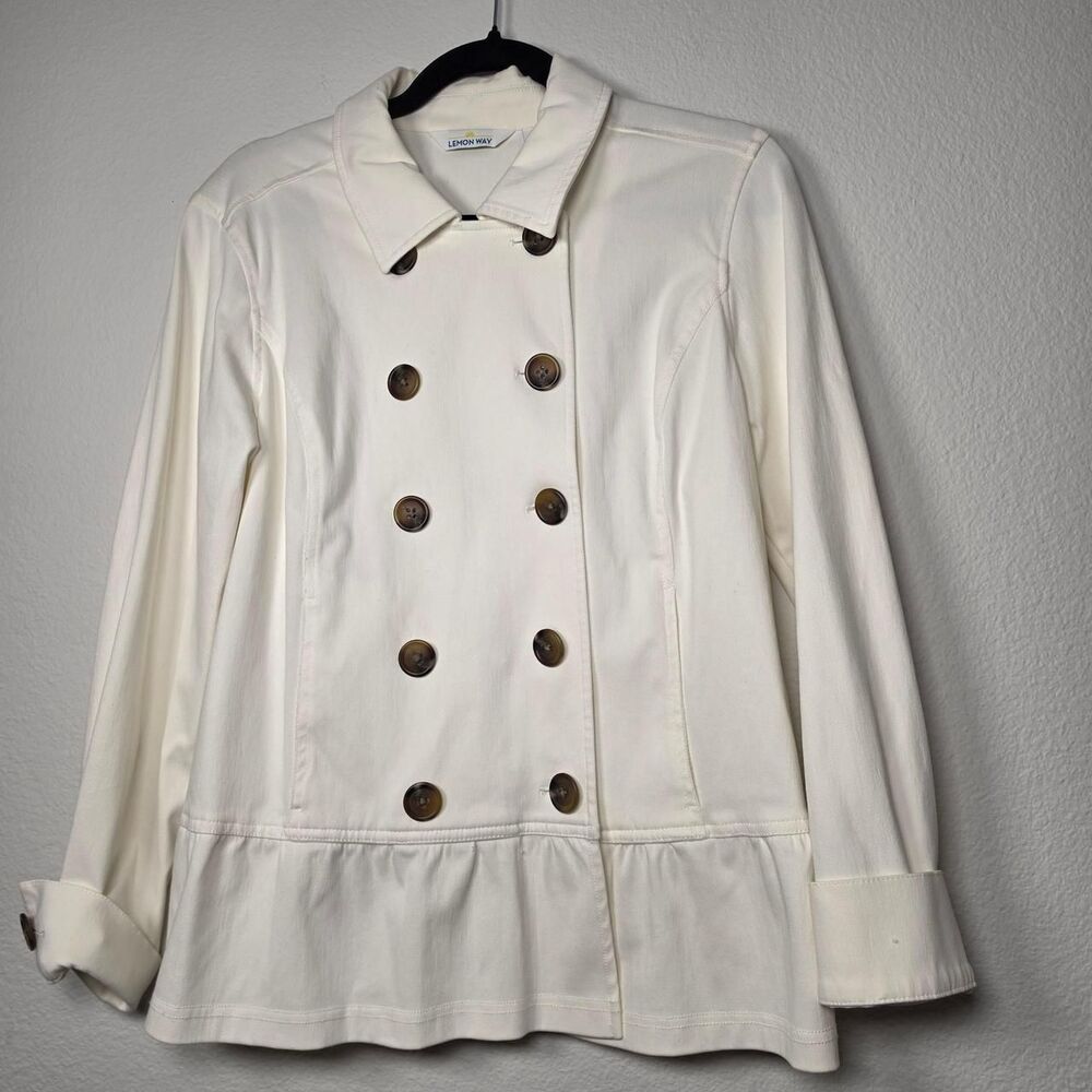Lemon Way Women's White and Cream Coat